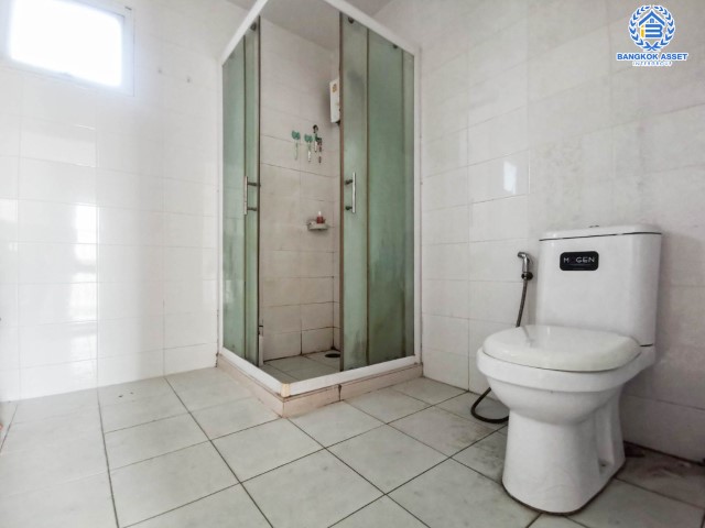 *****บ้านเดี่ยวมือสองย่านกรุงเทพฯ ม.พฤกษาวิลเลจ ซีนเนอรี่ สรงประภา หลังมุม เนื้อที่กว้างขวางมากถึง 64.10 ตร.ว. ฟังก์ชัน 2 ห้องนอน 2 ห้องน้ำ ที่จอดรถ 4 คัน บ้านสวยพร้อมเข้าอยู่ แถมฟรี! เครื่องปรับอากาศ 5 เครื่อง ตั้งอยู่บนทำเลเดินทางสะดวก ใกล้จุดขึ้น-ลงทางด่วนศรีสมาน